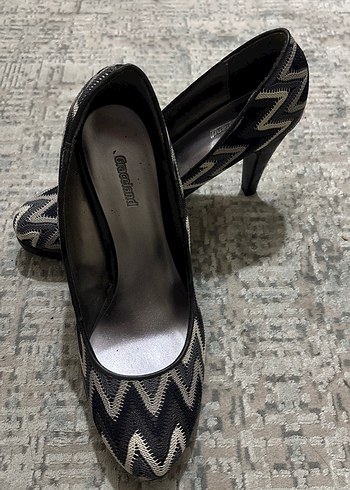 Gri Yılan Desenli Tokalı Kadın Topuklu Ayakkabı - Görsel 2