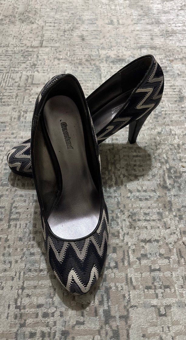 Gri Yılan Desenli Tokalı Kadın Topuklu Ayakkabı - Görsel 2