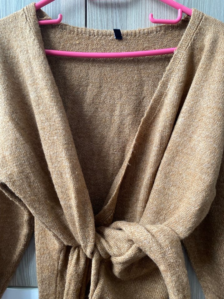 Bej V Yaka Uzun Triko Elbise - Görsel 4