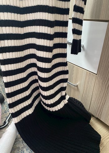 Siyah Beyaz Çizgili Uzun Triko Elbise - Görsel 7