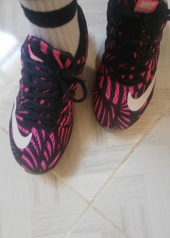 Nike Pembe Siyah Bağcıklı Spor Ayakkabı