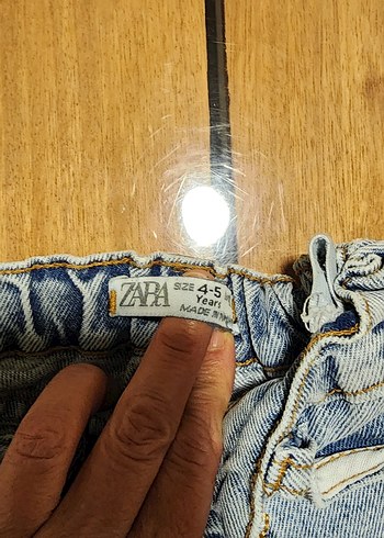 Zara kız çocuk Renkli Nakışlı Düğmeli Kız Kot Şort - Görsel 3