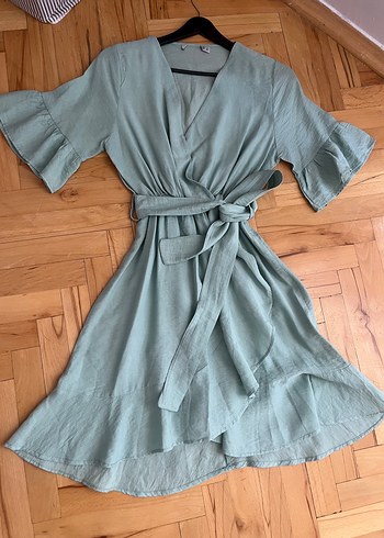 s Beden Beli lastikli ,Fırfırlı ve kuşaklı mint yeşili elbise