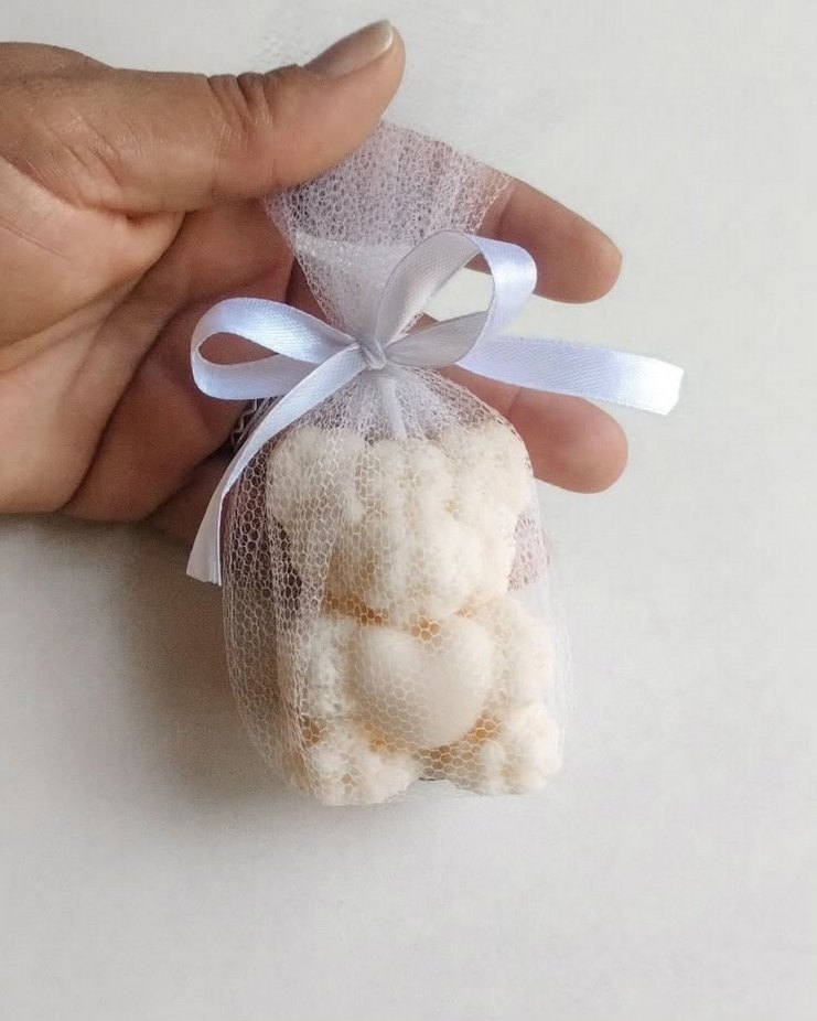 Kalp Detaylı Ayıcık Şeklinde Beyaz Mum - Görsel 2