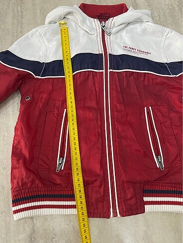5 Yaş Beden kırmızı Renk Tommy Hilfiger erkek çocuk mont