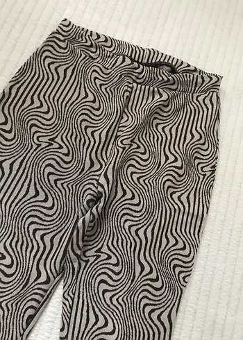 44 Beden Kadın Zebra Desenli Pilili Midi İspanyol Paça Pantolon