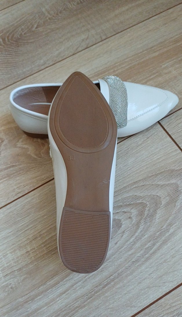 Beyaz Tokalı Blok Topuklu Kadın Babet - Görsel 3