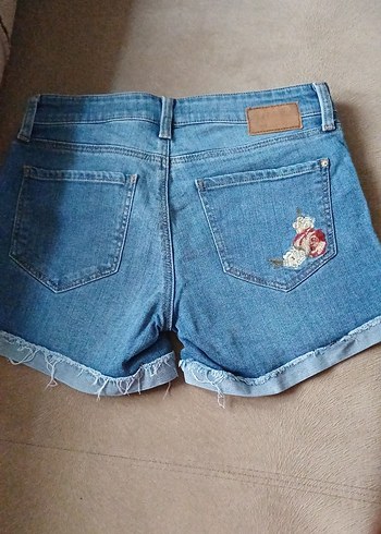 Nakışlı Mavi Denim Mini Şort - Görsel 3