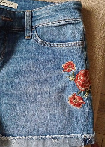 Nakışlı Mavi Denim Mini Şort - Görsel 2