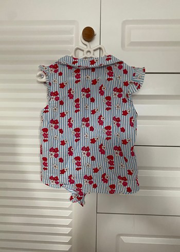 Kız Çocuk Mavi Çiçekli Kolsuz Gömlek - Görsel 2