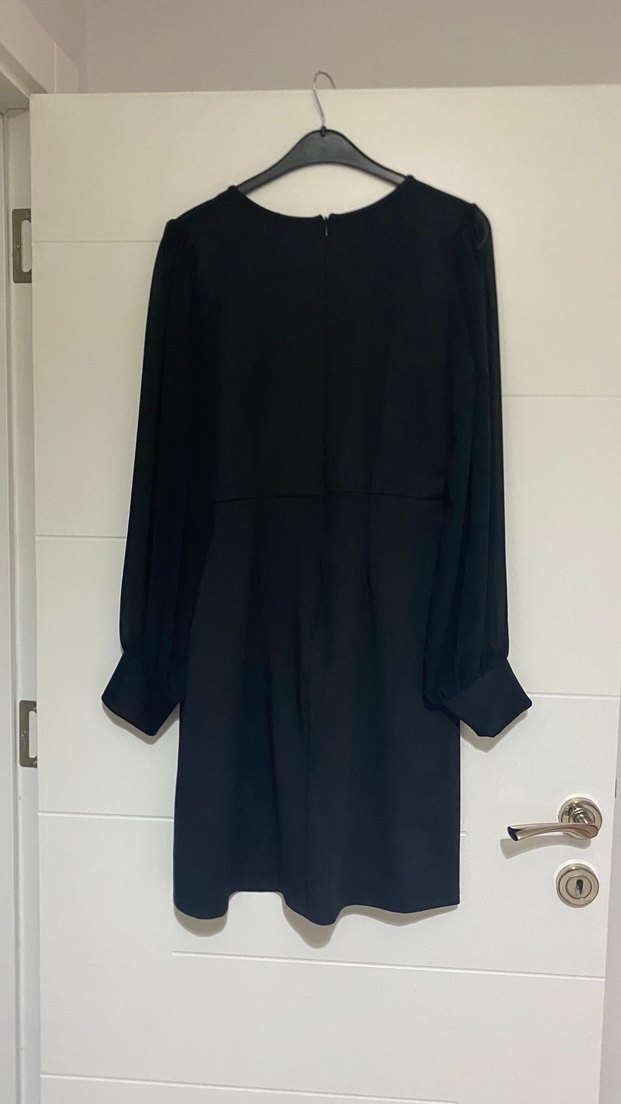 Uzun Kollu Siyah Elbisesi - Görsel 2