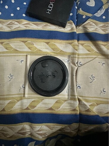 Beden Huda beauty bronzer