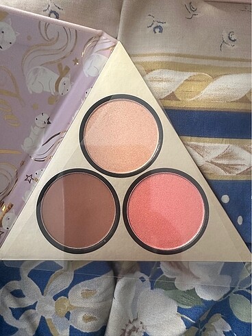  Beden Too faced limited