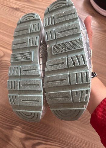 Kız Çocuk Gri Cırt Cırtlı Spor Ayakkabı - Görsel 3