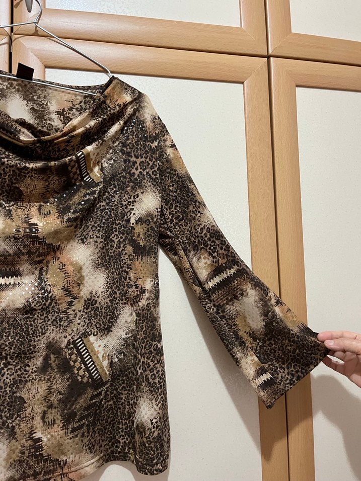 Kadın Kahverengi Yılan Desenli Uzun Kollu Bluz - Görsel 3