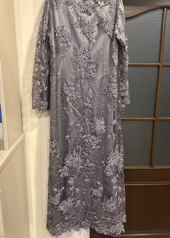 Nakışlı Uzun Gri Kadın abiye elbise - Görsel 3