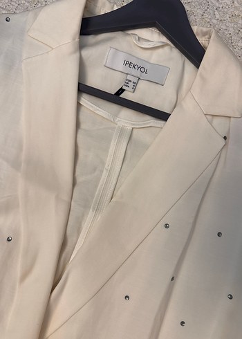 34 Beden Beyaz Taşlı Kadın Blazer