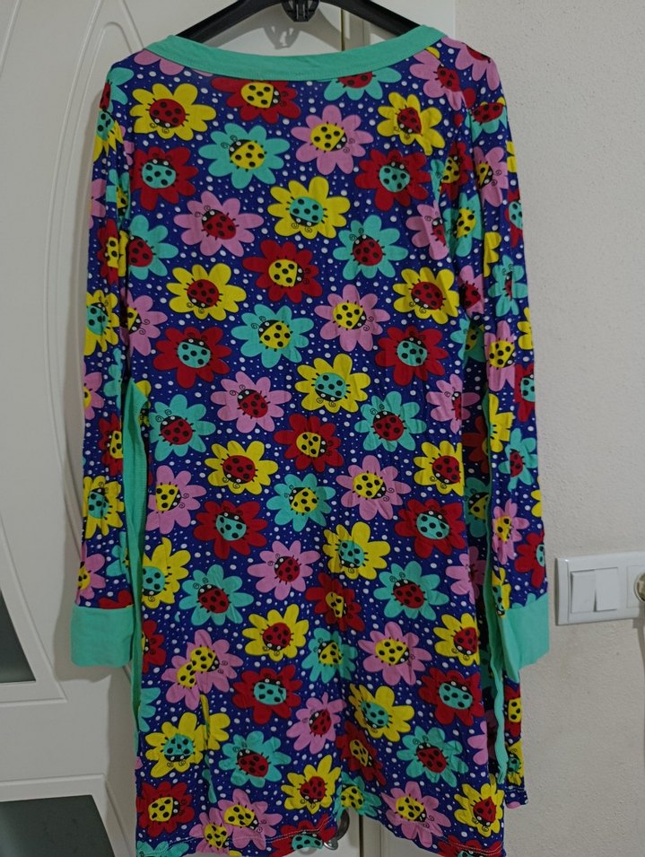 Çiçekli ve Uğur Böcekli Renkli Mini Kadın Pijama - Görsel 3