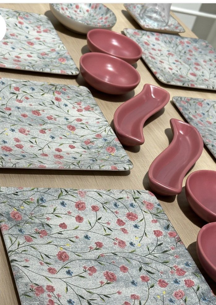 Pembe ve Gri Çiçek Desenli Sofra Takımı - Görsel 2