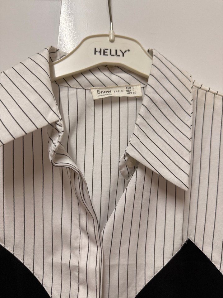 Düğmeli V Yakalı Mini Gömlek - Görsel 2