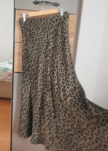Leopar Desenli Uzun Saten Etek - Görsel 3