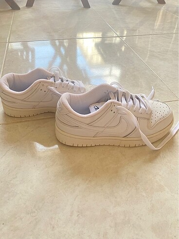 Nike dunk beyaz ayakkabı