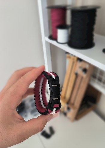 Kırmızı Beyaz Paracord Bileklik - Görsel 2