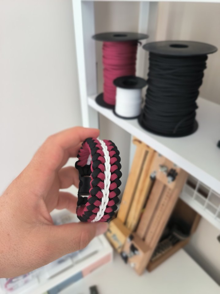 Kırmızı Beyaz Paracord Bileklik - Görsel 3