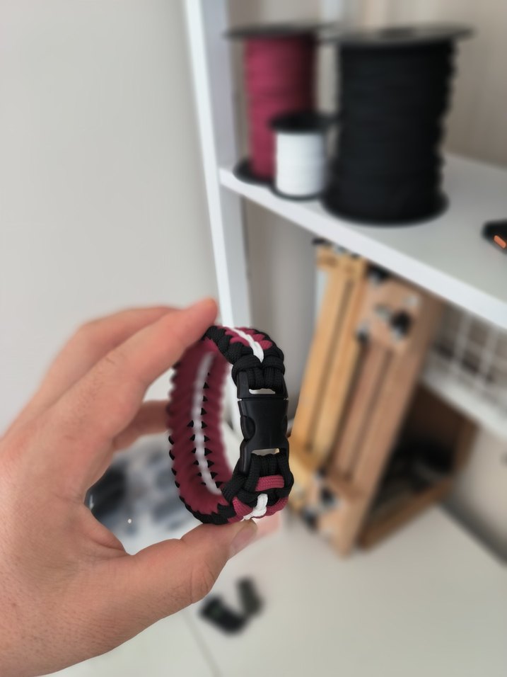 Kırmızı Beyaz Paracord Bileklik - Görsel 2