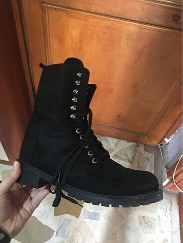 Siyah süit çizme