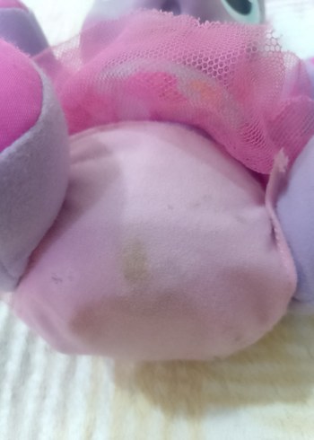 Beden Mor, elbise giymiş my little pony oyuncak