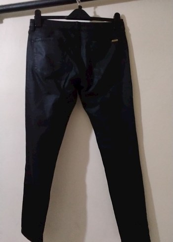 Siyah Deri Fermuarlı Dar Kesim Kadın Pantolon - Görsel 3