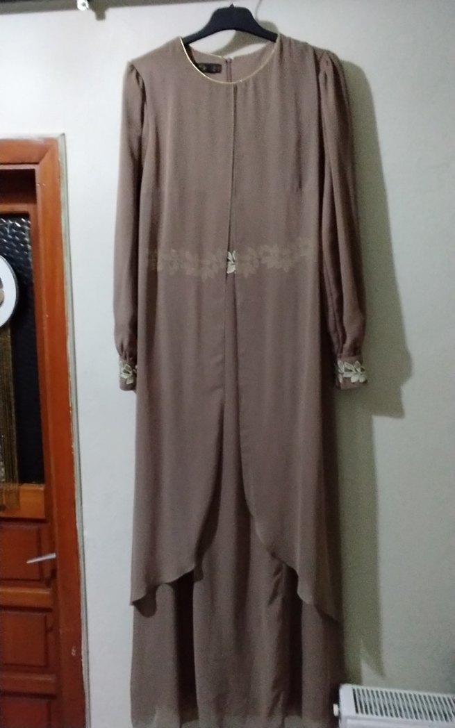 Nakış Detaylı Uzun Bej Kadın Elbise - Görsel 4