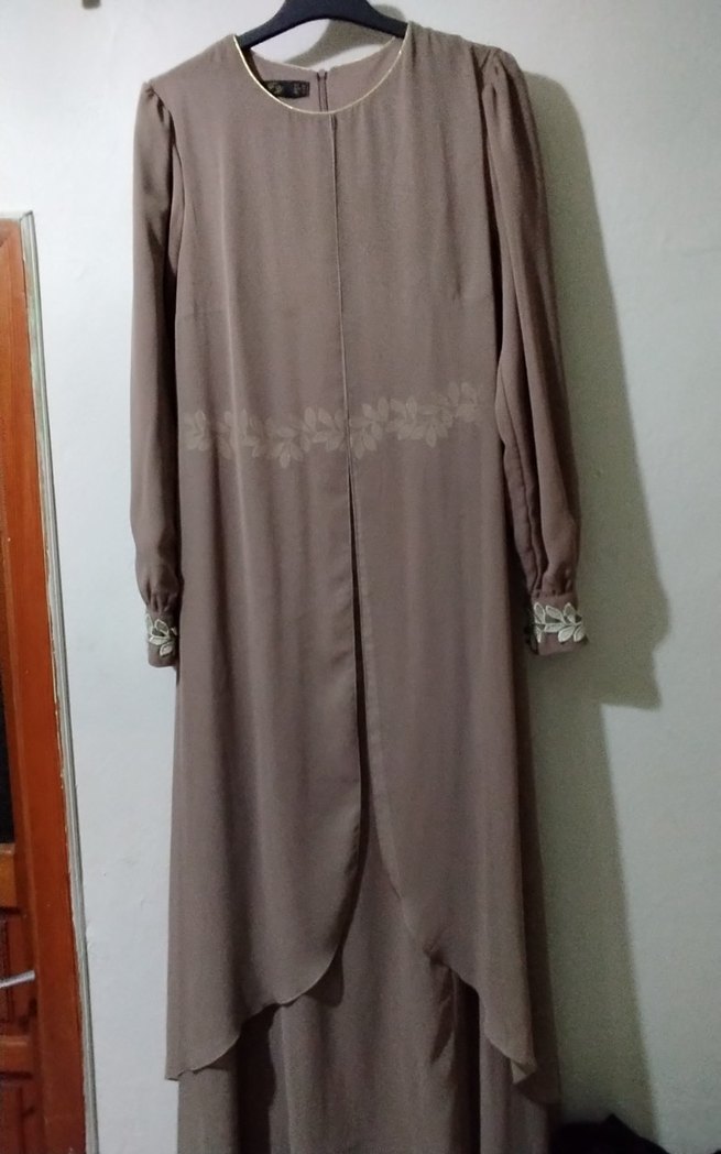 Nakış Detaylı Uzun Bej Kadın Elbise - Görsel 2