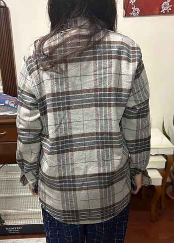 Gri Ekoseli Çıt Çıtlı Kadın Gömlek - Görsel 3