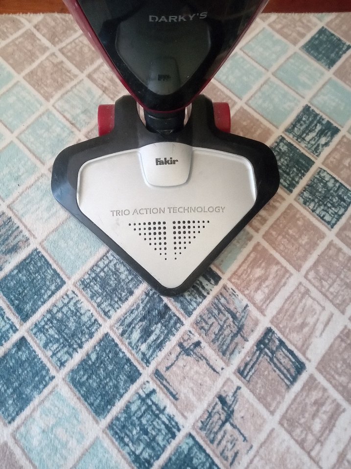 Kırmızı renkli renkli elektrikli süpürge - Görsel 3