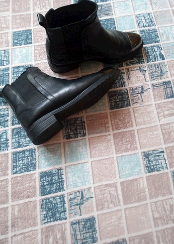 Siyah Deri Kadın Botu - Görsel 4