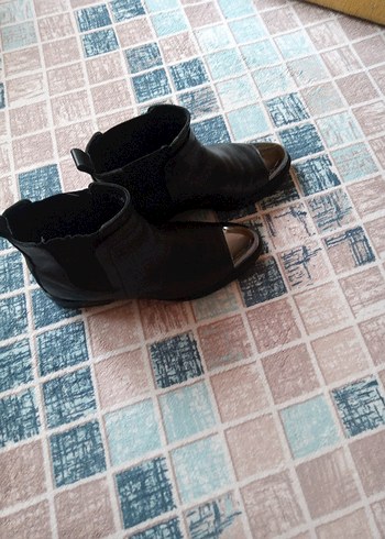 Siyah Deri Kadın Botu - Görsel 3