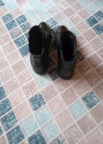 Siyah Deri Kadın Botu - Görsel 2