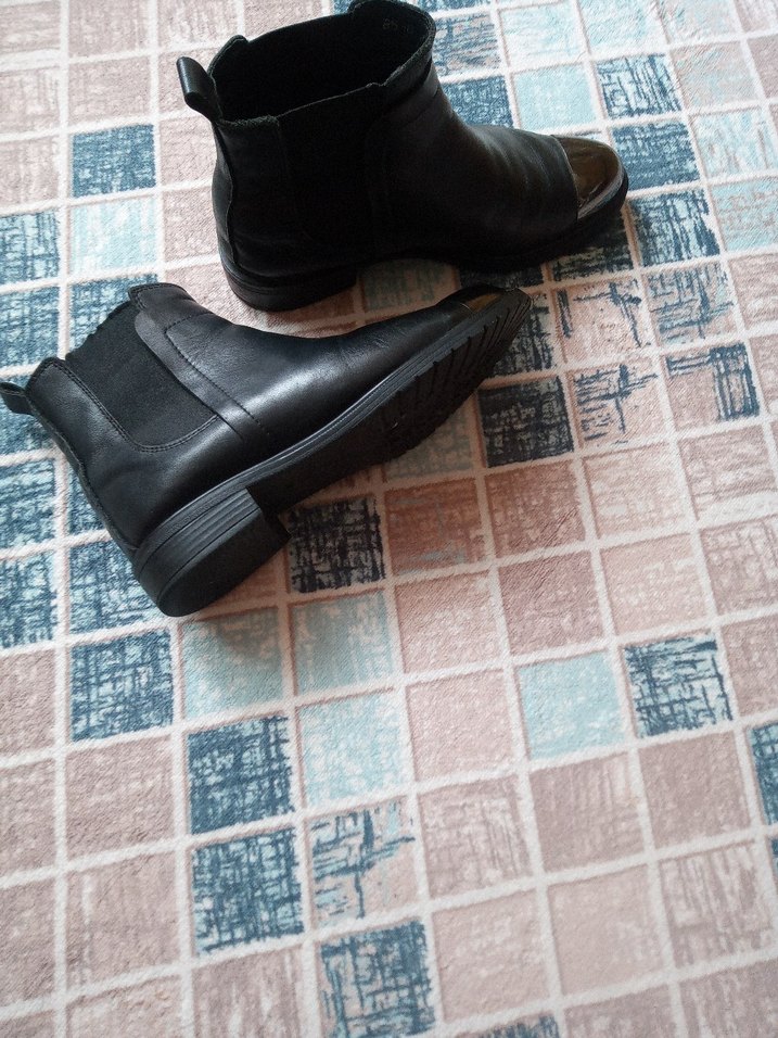 Siyah Deri Kadın Botu - Görsel 4