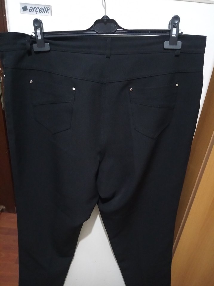 Siyah Kadın Midi Kumaş Pantolon - Görsel 3