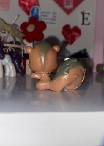 Kahverengi ve Gri Küçük Aksiyon Figürü - Görsel 3