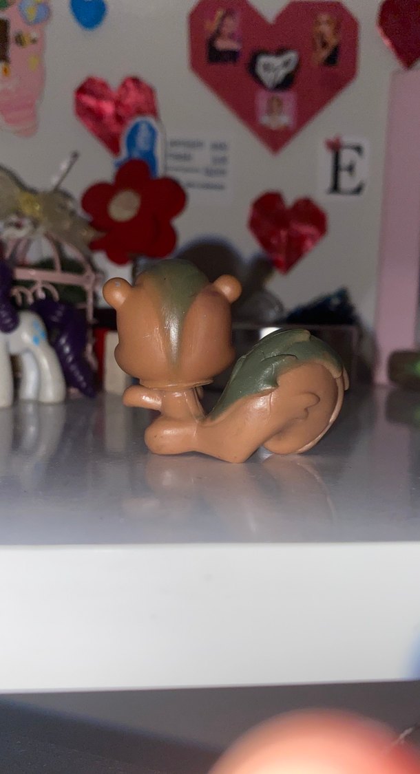 Kahverengi ve Gri Küçük Aksiyon Figürü - Görsel 3