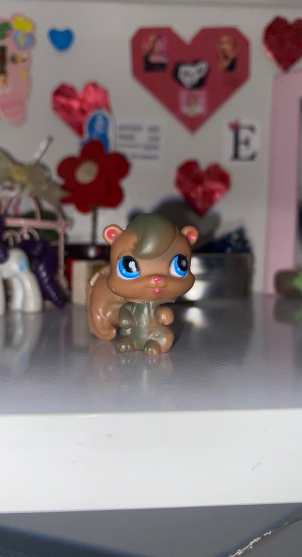 Kahverengi ve Gri Küçük Aksiyon Figürü - Görsel 2