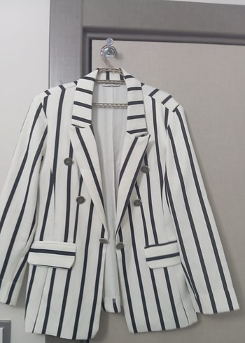 Düğmeli Çizgili Beyaz Kadın Blazer - Görsel 2