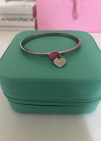 Pembe tiffani co Kalp Detaylı Tokalı Bileklik - Görsel 5