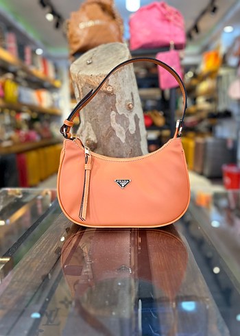 Pembe Deri Kadın Omuz Çantası prada