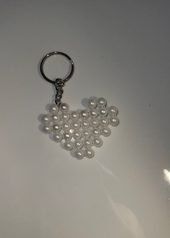 Beden beyaz Renk Boncuklu Gotik Kalp Anahtarlık