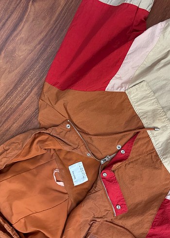 s Beden Bershka Kadın Kapüşonlu Yağmurluk