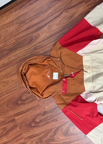 Bershka Kadın Kapüşonlu Yağmurluk